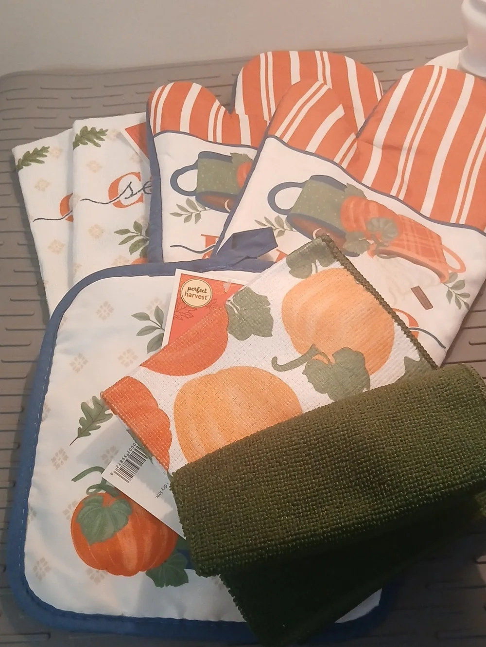 PERFECT HARVEST, THANKSGIVING/FALL Kitchen Set. See Description And Photos